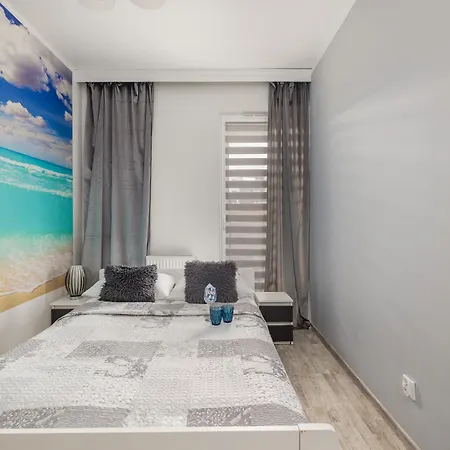 Modern Kapitanski Mostek By Renters