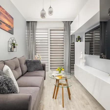 Modern Kapitanski Mostek By Renters