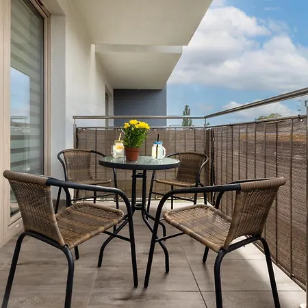 Modern Kapitanski Mostek By Renters