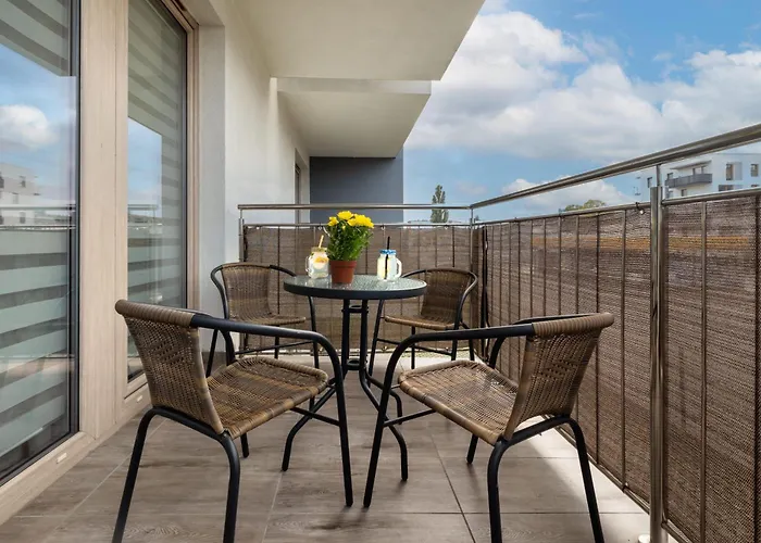 Modern Kapitanski Mostek By Renters