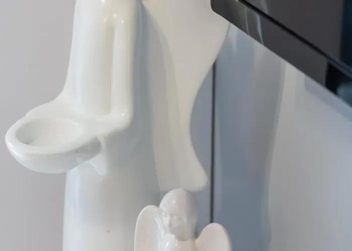 Modern Kapitanski Mostek By Renters *