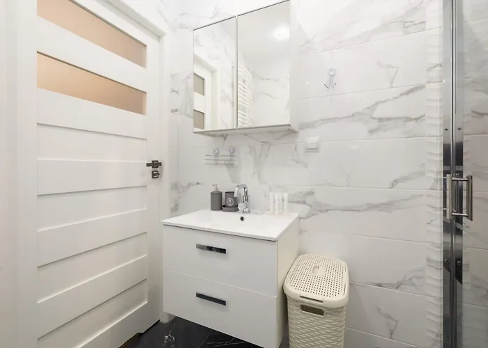 Modern Kapitanski Mostek By Renters Kołobrzeg