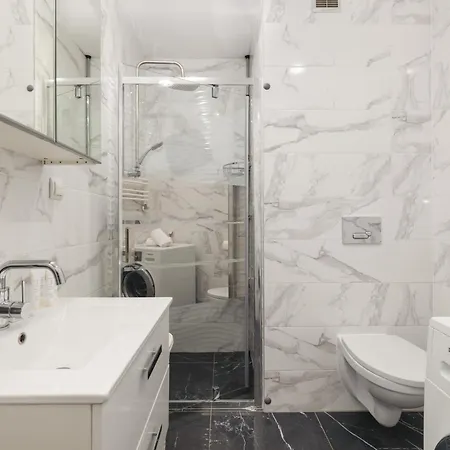 Modern Kapitanski Mostek By Renters Kolobrzeg