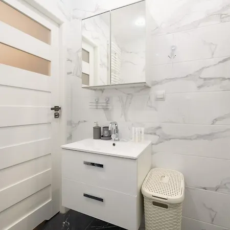 Modern Kapitanski Mostek By Renters Kolobrzeg