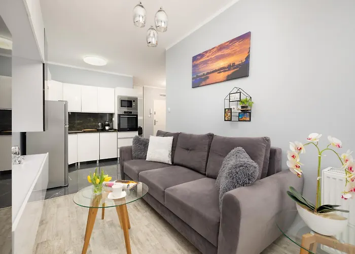 Modern Kapitanski Mostek By Renters *